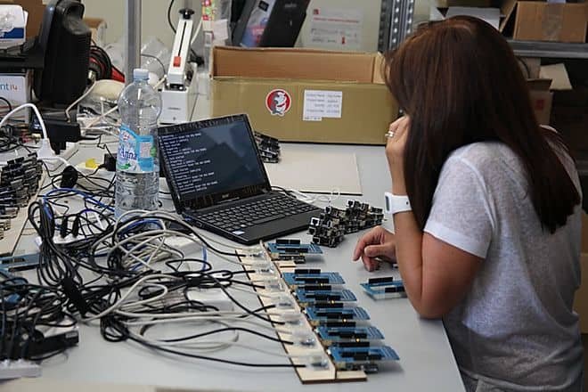 kids working on arduino projects