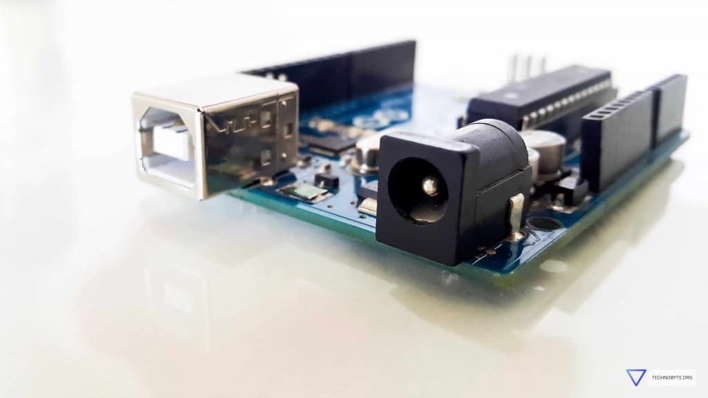 Arduino Uno power jack or barrel connector