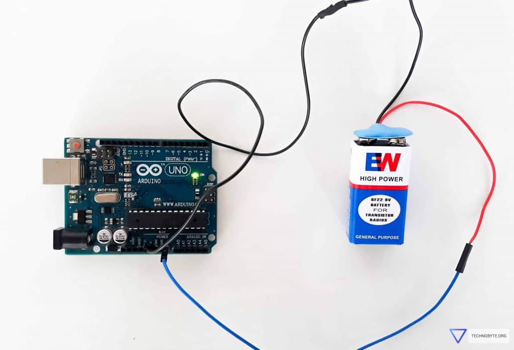 Four ways to power up the Arduino Uno