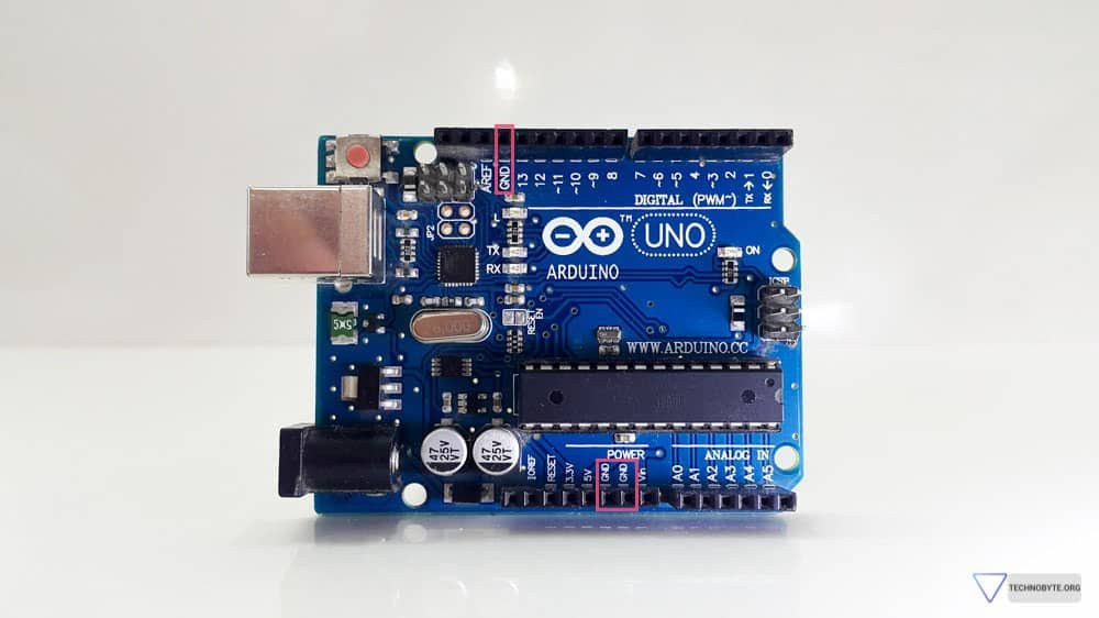 Arduino Uno - 3 ground pins