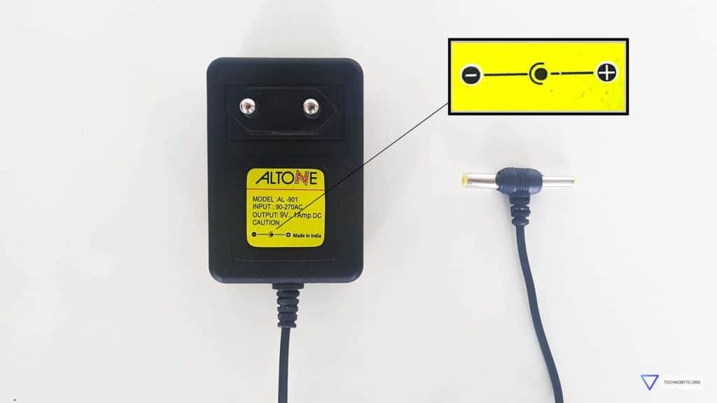 barrel connector polarity arduino uno-min
